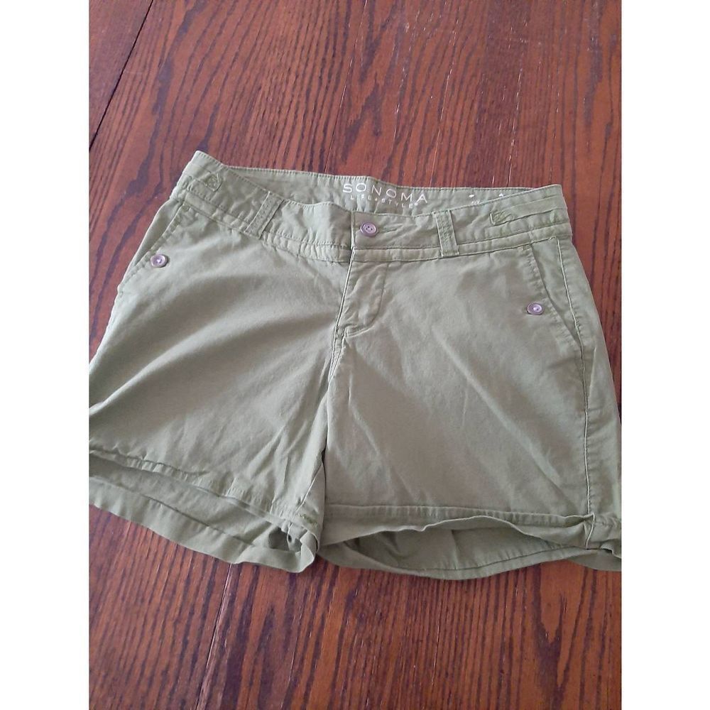 Size 6 Sonoma Modern Fit Green Shorts Mid Rise Mid Range with Pockets